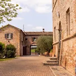 Castello Di Ribano Le Dimore * サヴィニャーノ・スル・ルビコーネ
